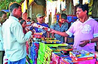 Twenty-five lakh rupees from three departments | तीन विभागांतून सव्वाआठ लाख रुपये Twenty-five lakh rupees from three departments | तीन विभागांतून सव्वाआठ लाख रुपये
