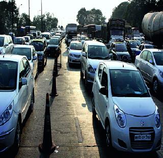 Traffic collision on Vashi tollanak | वाशी टोलनाक्यावर वाहतूक कोंडी