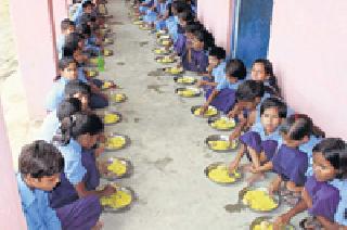 Benefits of Nutrition to two lakh students | पोषण आहाराचा दोन लाख विद्यार्थ्यांना लाभ