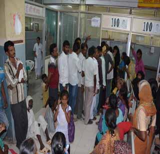 Students of Medical College | वैद्यकीय महाविद्यालयातील विद्यार्थ्यांंची मुजोरी Students of Medical College | वैद्यकीय महाविद्यालयातील विद्यार्थ्यांंची मुजोरी