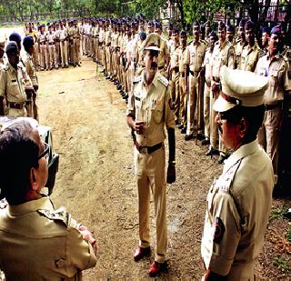 Cemetery form in counting center | मतमोजणी केंद्राला छावणीचे रूप