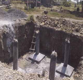 Continuation of work of billions of works | कोट्यवधींची कामे फलकाविनाच सुरूच