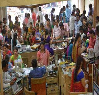 10 crores of gold for the purchase of Muhurta gold | मुहूर्ताच्या सोने खरेदीला १0 कोटींची झळाळी 10 crores of gold for the purchase of Muhurta gold | मुहूर्ताच्या सोने खरेदीला १0 कोटींची झळाळी