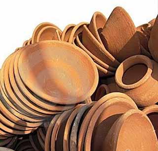 The demand of clay lovers decreased! | मातीच्या पणत्यांची मागणी घटली! The demand of clay lovers decreased! | मातीच्या पणत्यांची मागणी घटली!