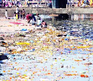 Flowers God and the trash | फुले देवाची अन् कचऱ्याचीही