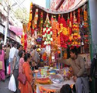 Tobago crowds for shopping in the market | बाजारपेठेत खरेदीसाठी तोबा गर्दी