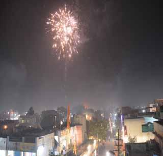 In Deolali, Akola district is worth five crores | दिवाळीत अकोला जिल्ह्यात पाच कोटींचा धुव्वा