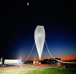 'Google vice president' broke the record of 'skydiving' | ‘गुगल’ उपाध्यक्षांनी मोडला ‘स्कायडायव्हिंग’चा विक्रम