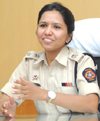 A lone 'lion' | एक अकेली ‘सिंह’