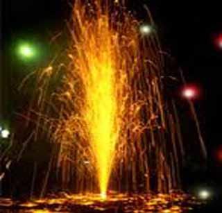 Lakhmola crackers 'fireworks' | लाखमोलाच्या फटाक्यांची ‘आतषबाजी’