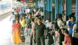 Railroad House! | रेल्वेगाड्या हाऊफुल्ल!