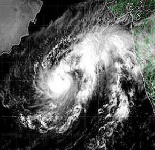 Mumbai is not at risk of 'nilofar'; It will rain! | मुंबईला ‘निलोफर’चा धोका नाही; मात्र पाऊस पडणार !