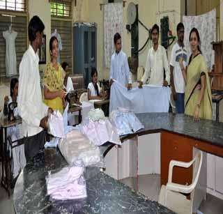 Students of 'earn and learn' scheme shield! | ‘कमवा व शिका’ योजनेचे विद्यार्थ्यांना कवच!