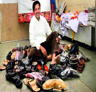 Nawab Bhosale will add soon! | अनवाणी भोसले लवकरच जोडे घालणार !