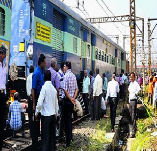 Accident due to the track fry | ट्रॅक फ्रॅरमुळे अपघात