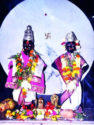 Due to the Kartiki Ekadashi celebrations in the temple | कार्तिकी एकादशीनिमित्त दर्शनासाठी मंदिरांत गर्दी
