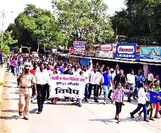 Nashik Road is closed for cracking | नाशिकरोडला कडकडीत बंद Nashik Road is closed for cracking | नाशिकरोडला कडकडीत बंद