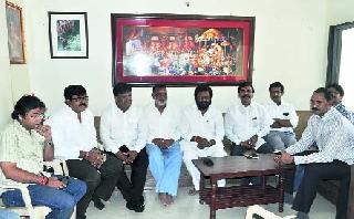 Vasant Giten's displeasure resentful of local leaders | वसंत गितेंच्या नाराजीकडे स्थानिक नेत्यांचे दुर्लक्ष Vasant Giten's displeasure resentful of local leaders | वसंत गितेंच्या नाराजीकडे स्थानिक नेत्यांचे दुर्लक्ष