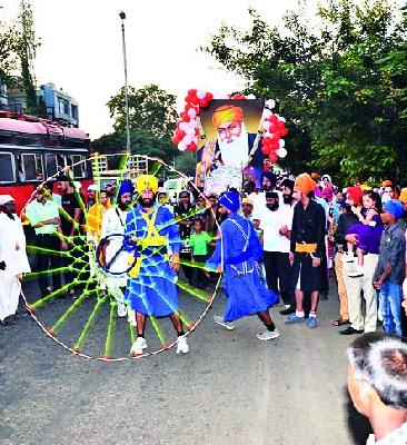 Shobayatra on the eve of Prakashdina | प्रकाशदिनाच्या पूर्वसंध्येला शोभायात्रा