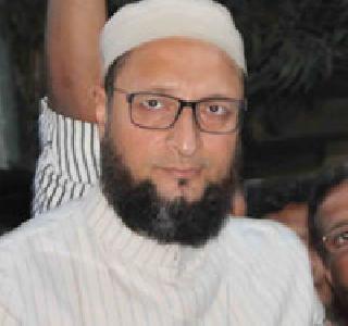 Praniti Shindanei will demand defamation if he does not ask for forgiveness - Owaisi | प्रणिती शिंदेंनी माफी न मागितल्यास मानहानीचा दावा ठोकणार - ओवैसी Praniti Shindanei will demand defamation if he does not ask for forgiveness - Owaisi | प्रणिती शिंदेंनी माफी न मागितल्यास मानहानीचा दावा ठोकणार - ओवैसी