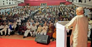 Servant should be humble | सेवा करणाऱ्याने नम्र राहावे