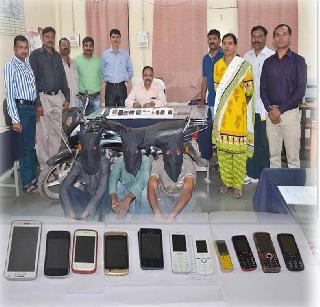 Arrested with a case of burglary and theft | घरफोडी व चोरीतील आरोपी मुद्देमालासह जेरबंद Arrested with a case of burglary and theft | घरफोडी व चोरीतील आरोपी मुद्देमालासह जेरबंद