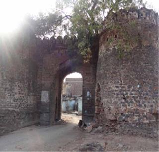 Karanjekar's travel through the lost garb! | शिकस्त वेशीतूनच कारंजेकरांचा प्रवास ! Karanjekar's travel through the lost garb! | शिकस्त वेशीतूनच कारंजेकरांचा प्रवास !