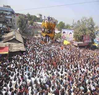 Historical chariot faded eyes | ऐतिहासिक रथोत्सवाने फेडले डोळ्याचे पारणे