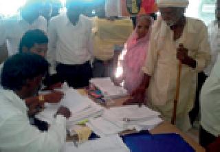 85 year old Bhopal's nomination was filed | ८५ वर्षांच्या भोपत यांचे नामांकन दाखल