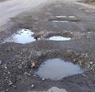 Due to the potholes, the migrant haraan | खड्ड्यांमुळे प्रवासी हैराण