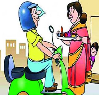 Pleasant insinuation of helmet use | हेल्मेट वापराचा प्रेमळ आग्रह