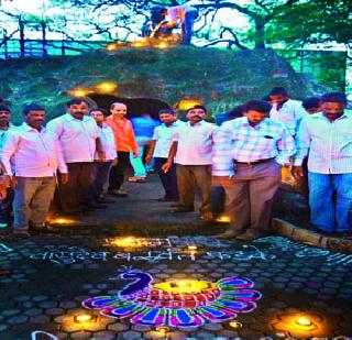 The Memorial Bright Festival | स्मारक उजळले दीपोत्सवाने The Memorial Bright Festival | स्मारक उजळले दीपोत्सवाने