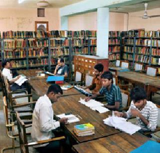 Initiatives for girls to prevent child rush - The absurd argument of the Vice Chancellors | मुलांची गर्दी रोखण्यासाठी मुलींना लायब्ररीमध्ये प्रवेशबंदी - कुलगुरुंचे अजब तर्क