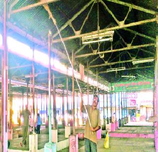 Vegetables became shocking | भाजीमंडई झाली चकाचक Vegetables became shocking | भाजीमंडई झाली चकाचक