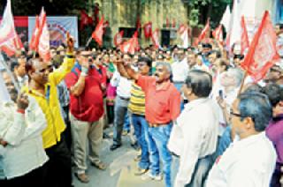 500 crore banking business jam | ५०० कोटींचा बँकिंग व्यवसाय ठप्प 500 crore banking business jam | ५०० कोटींचा बँकिंग व्यवसाय ठप्प