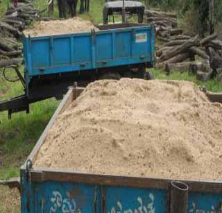 A penalty of 13 thousand for the vehicle carrying illegal transportation of sand | रेतीची अवैध वाहतूक करणा-या वाहनधारकास १३ हजारांचा दंड