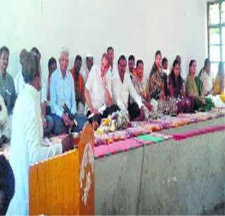 Gajanali Karanja Panchayat Samiti's meeting on the issue of water scarcity | पाणीटंचाईच्या प्रश्नावर गाजली कारंजा पंचायत समितीची सभा