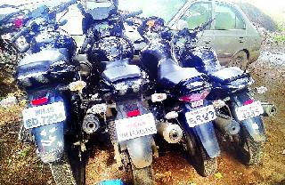 Two cocktails came from the twin | दुचाकीवरून आलेल्या दोन टोळक्यांनी धुडगूस घातला़