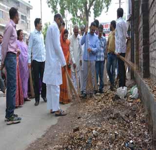 Cleanliness campaign 'acting' by BJP? | भाजपतर्फे स्वच्छता अभियान की ‘अभिनय’?