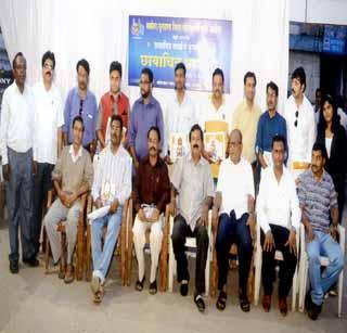 First award for Khadse, Joshi in photo exhibition | छायाचित्र प्रदर्शनात खडसे, जोशींना प्रथम पुरस्कार