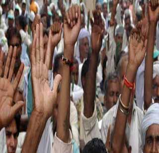 Farmers rescue movement at shadow | सावळा येथे शेतकरी बचाव आंदोलन Farmers rescue movement at shadow | सावळा येथे शेतकरी बचाव आंदोलन