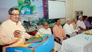 Taking care of environmental workers | पर्यावरणाचे काम करणाऱ्यांची टवाळी करूनका