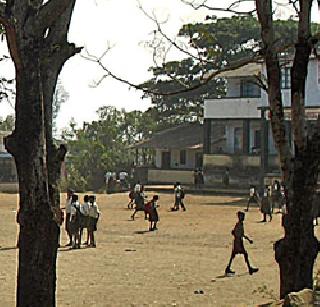 School dew due to cotton rig | कापूस वेचणीमुळे शाळा ओस School dew due to cotton rig | कापूस वेचणीमुळे शाळा ओस