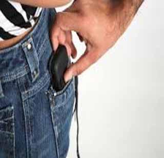 Kid steals Kidnappers; One person in custody | अल्पवयीन मुलांनी केली चोरी; एक जण ताब्यात Kid steals Kidnappers; One person in custody | अल्पवयीन मुलांनी केली चोरी; एक जण ताब्यात