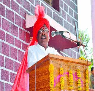 Every person in the village develops, then the village ideal | गावातील प्रत्येक व्यक्ती विकसित, तरच गाव आदर्श Every person in the village develops, then the village ideal | गावातील प्रत्येक व्यक्ती विकसित, तरच गाव आदर्श