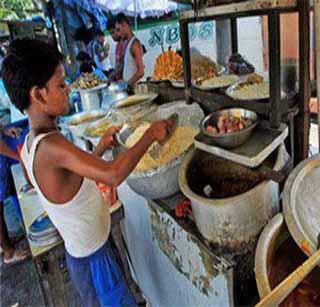 The child workers in custody by throwing a raid on the hotel | हॉटेलवर धाड टाकून बाल कामगार ताब्यात