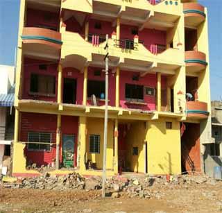 The administration of the Washim municipal administration on 'those' buildings | ‘त्या’ ईमारतीवर वाशिम पालिका प्रशासनाची मेहरबानी