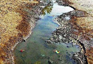 Due to no drainage drainage, the empire's empire | सांडपाण्याचा निचरा होत नसल्याने घाणीचे साम्राज्य