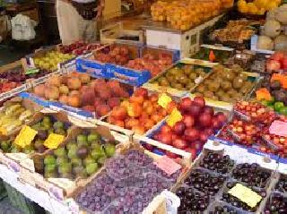 Violation of safety rules by market committee | बाजार समितीकडून सुरक्षा नियमांचे उल्लंघन Violation of safety rules by market committee | बाजार समितीकडून सुरक्षा नियमांचे उल्लंघन