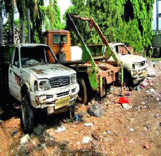 Seized for salary payment | पगारासाठी जप्त केल्या गाडय़ा Seized for salary payment | पगारासाठी जप्त केल्या गाडय़ा